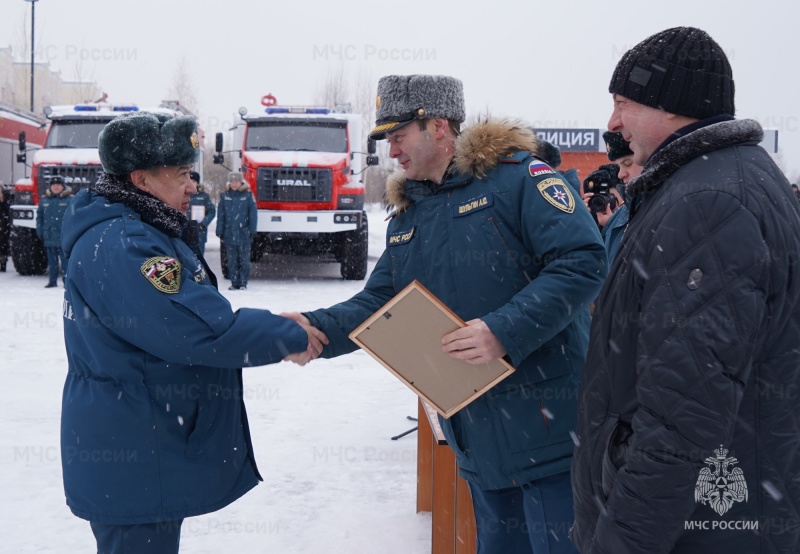 На вооружение кузбасских пожарных-спасателей поступило 25 единиц новой техники