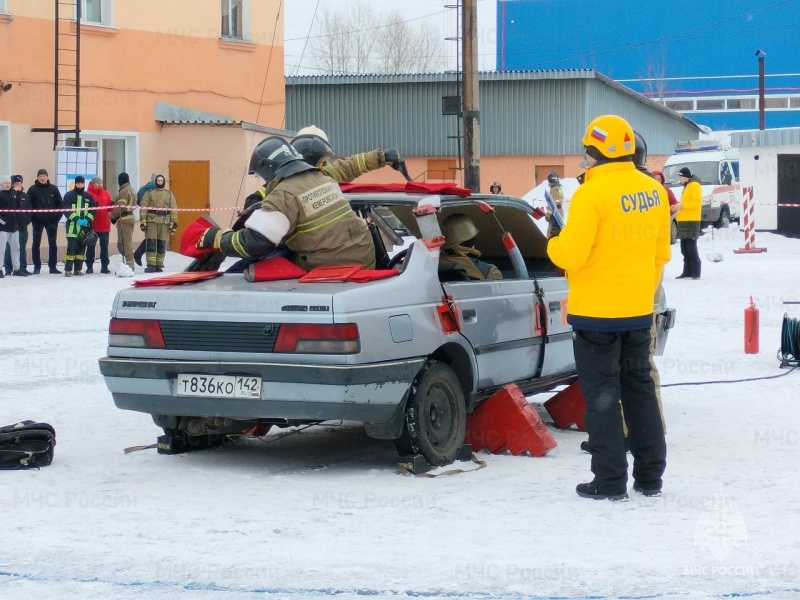 В Кузбассе определили лучшую команду по  проведению аварийно-спасательных работ при ликвидации последствий ДТП