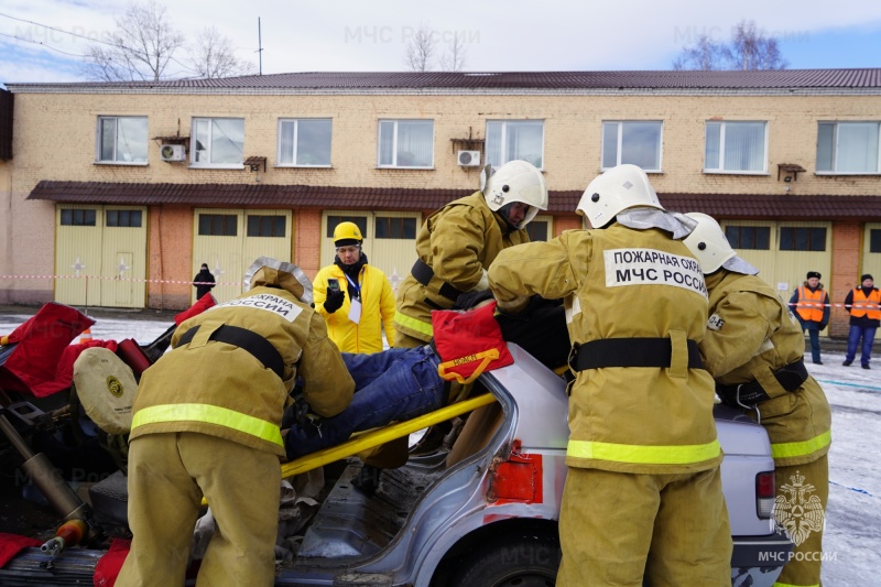 В Кузбассе определили лучшую команду по  проведению аварийно-спасательных работ при ликвидации последствий ДТП