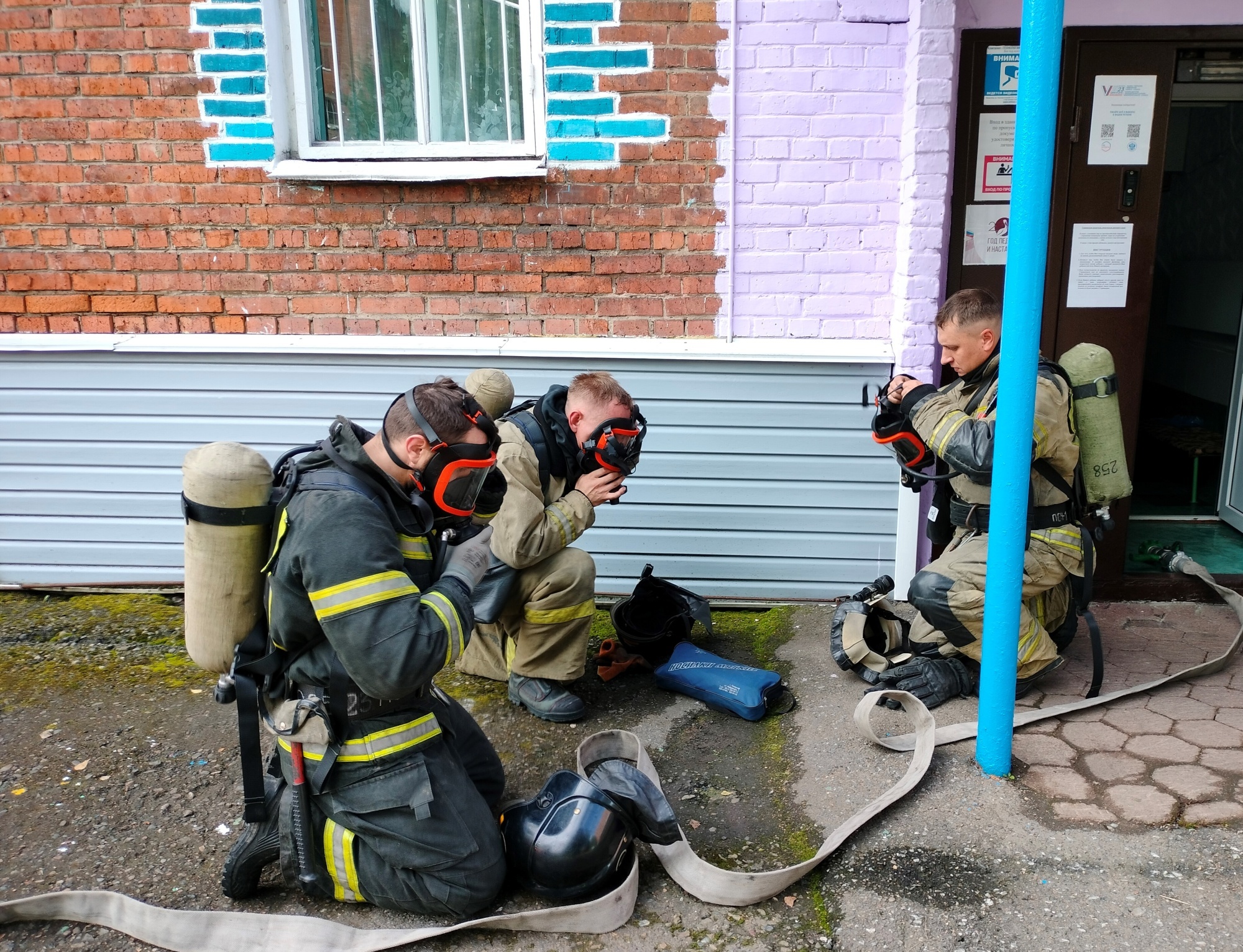 В Осинниках отработали действия по ликвидации учебного пожара в детском саду  | 17.08.2023 | Кемерово - БезФормата