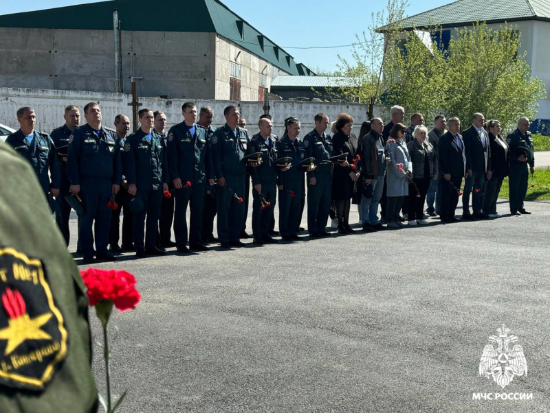 В Кузбассе почтили память огнеборцев, погибших при тушении пожара на заводе «Коммунар» в 1943 году