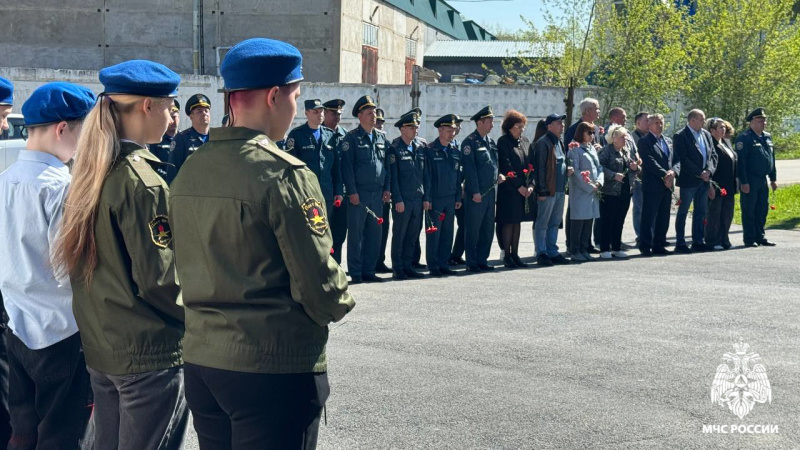 В Кузбассе почтили память огнеборцев, погибших при тушении пожара на заводе «Коммунар» в 1943 году