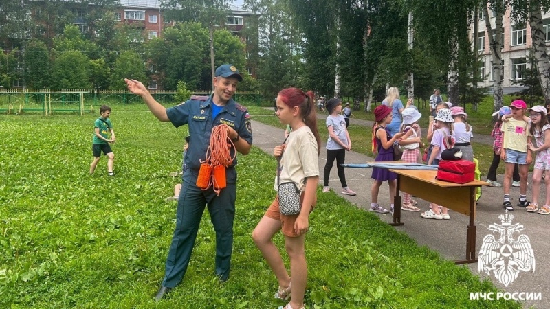 В Осинниках прошли тематические занятия по пожарной безопасности для школьников