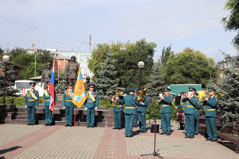 Специалисты МЧС России, получившие первые специальные звания, приняли присягу