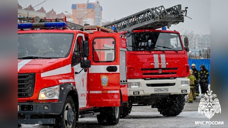 В Новокузнецке прошли пожарно-тактические учения по тушению пожаров в высотных зданиях