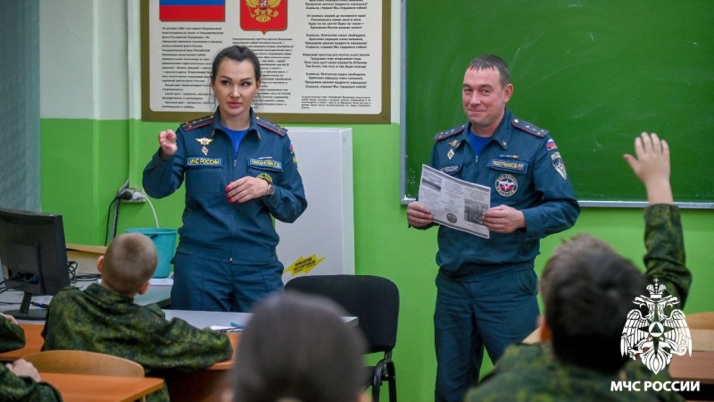 В кадетском классе школы №4 г. Новокузнецка прошло профориентационное и профилактическое мероприятие