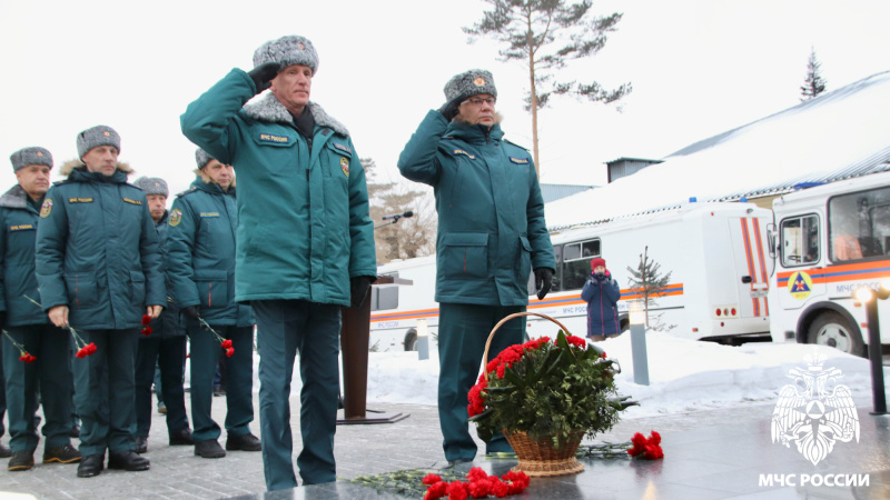 В Ленинске-Кузнецком состоялось торжественное открытие монумента «Горноспасателям, погибшим при исполнении служебного долга»